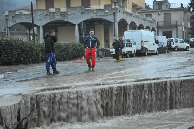 <strong>Saponara</strong>. Fiume di fango nelle strade ma i soccorsi non partono