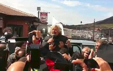 <strong>Grillo scala l’Etna</strong>. “la mafia bisogna quotarla in borsa”