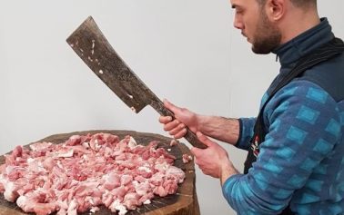 I Presìdi Slow Food in Sicilia diventano 51: la salsiccia al ceppo di Linguaglossa si aggiunge alla lunga lista