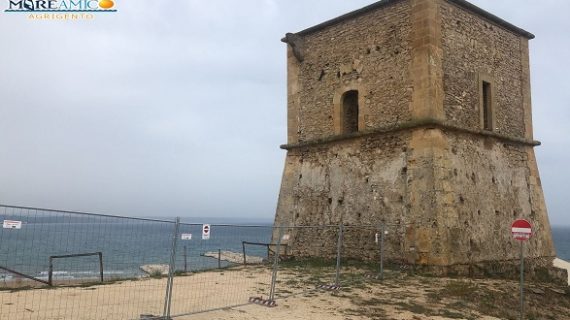 Porto palo di Menfi, Mareamico: “Chi e con quali autorizzazioni ha transennato la Torre saracena?”